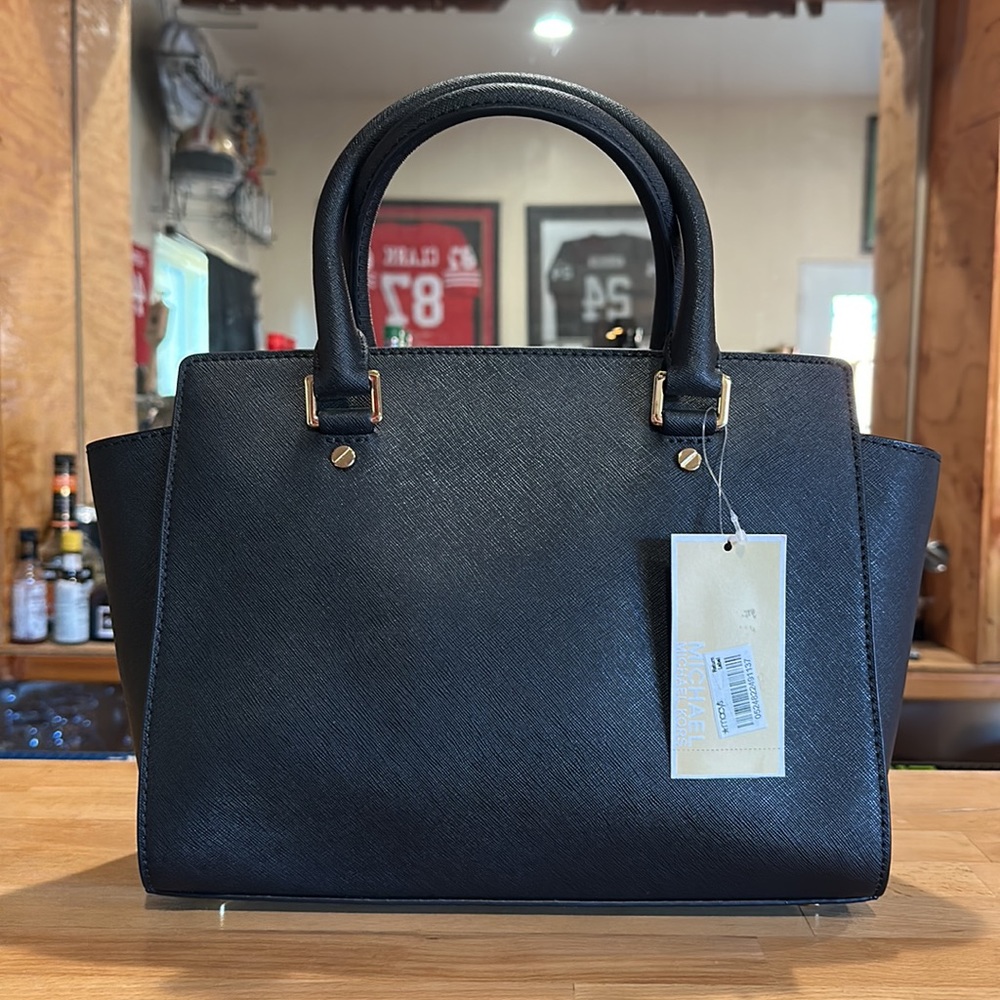 NEW! Authentic Michael Kors “Selma” handbag in black leather with gold hardware. - Picture 2 of 10